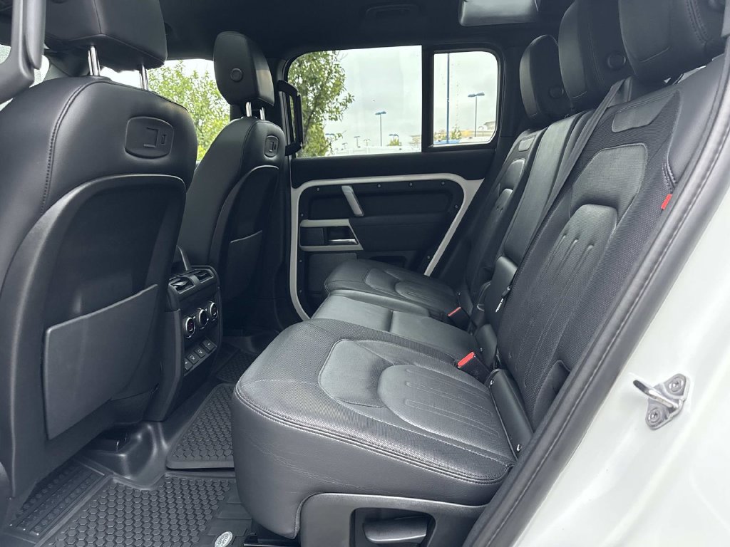 Used 2022 Land Rover Defender 110 X-Dynamic SE AWD/4WD image 13