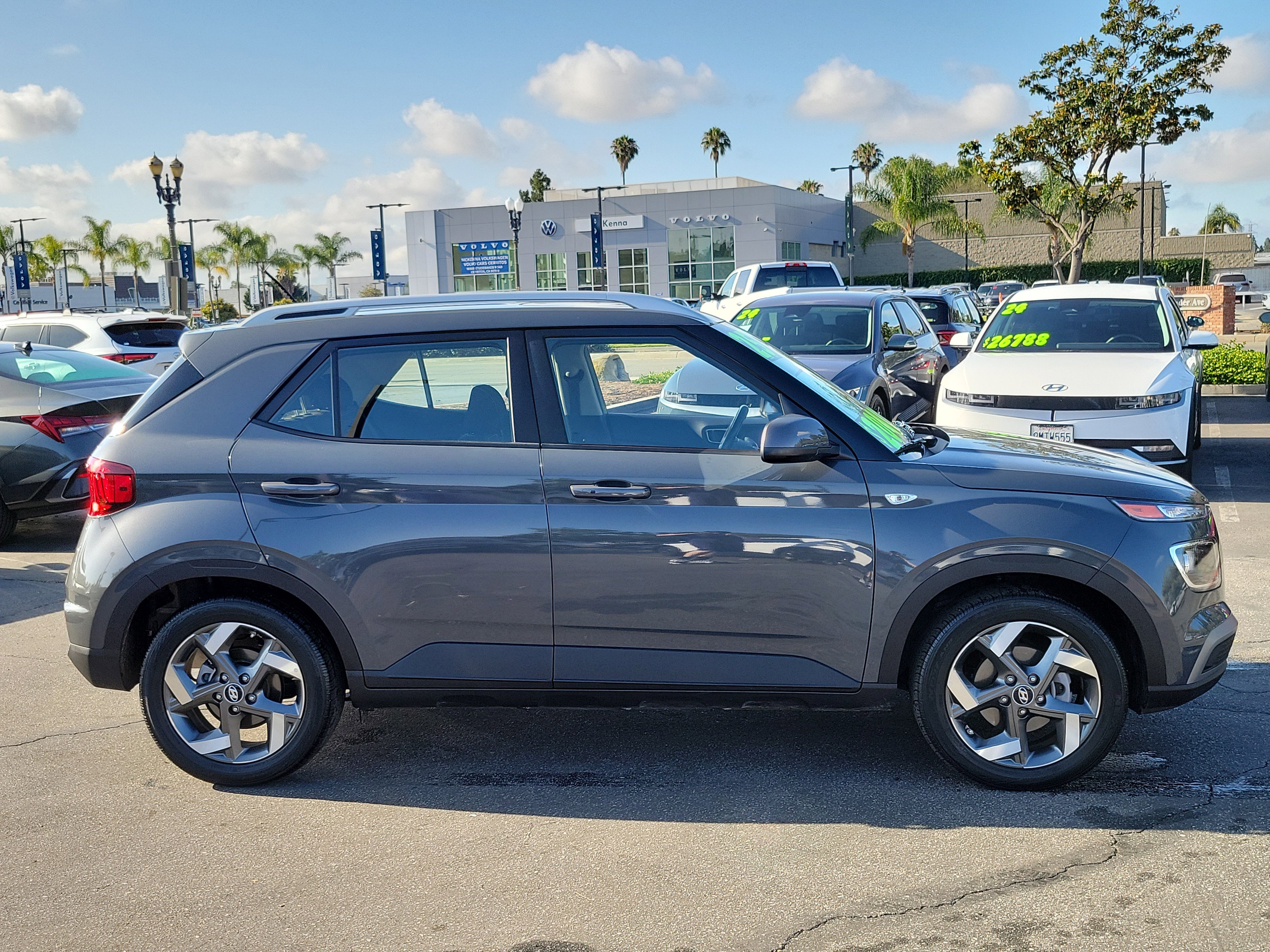 Certified 2025 Hyundai Venue SEL FWD image 5