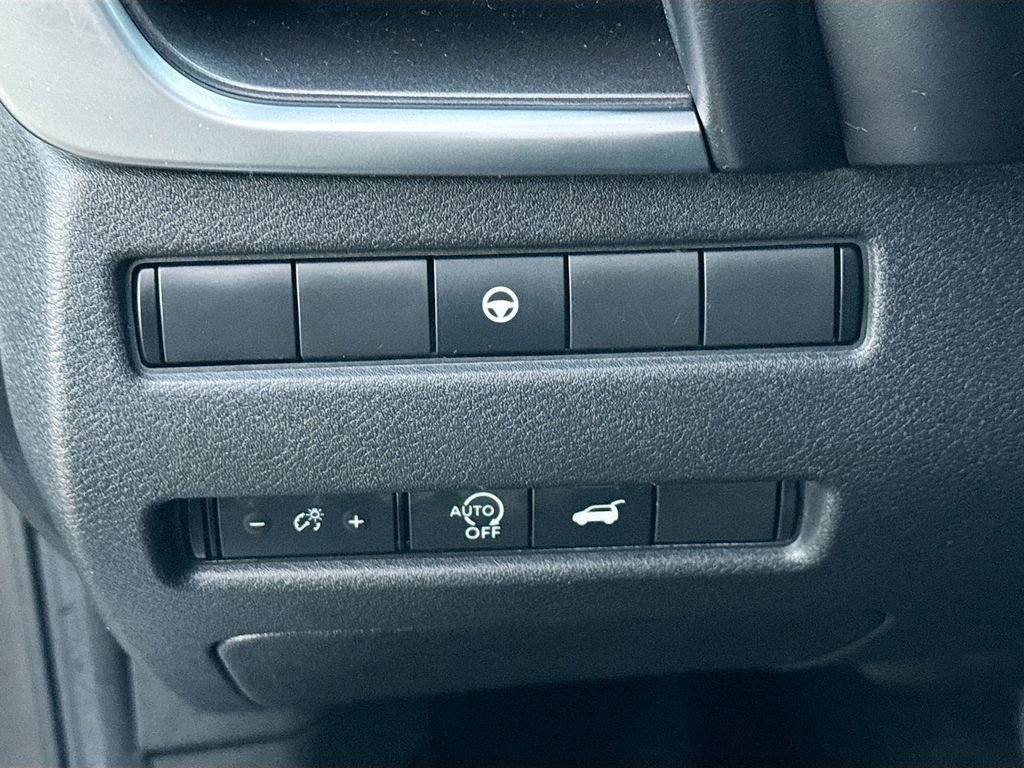 Used 2024 Nissan Rogue SV image 22