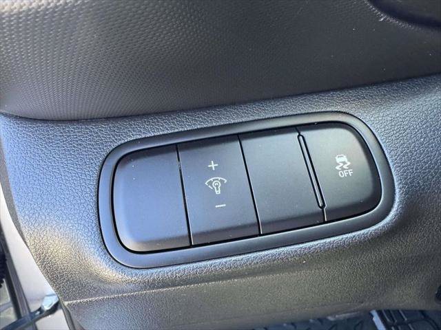 Used 2024 Hyundai Venue SEL FWD image 20