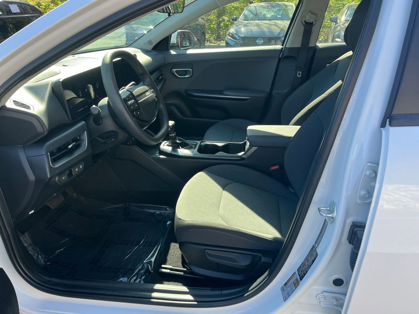 Used 2025 Kia K4 FWD image 23