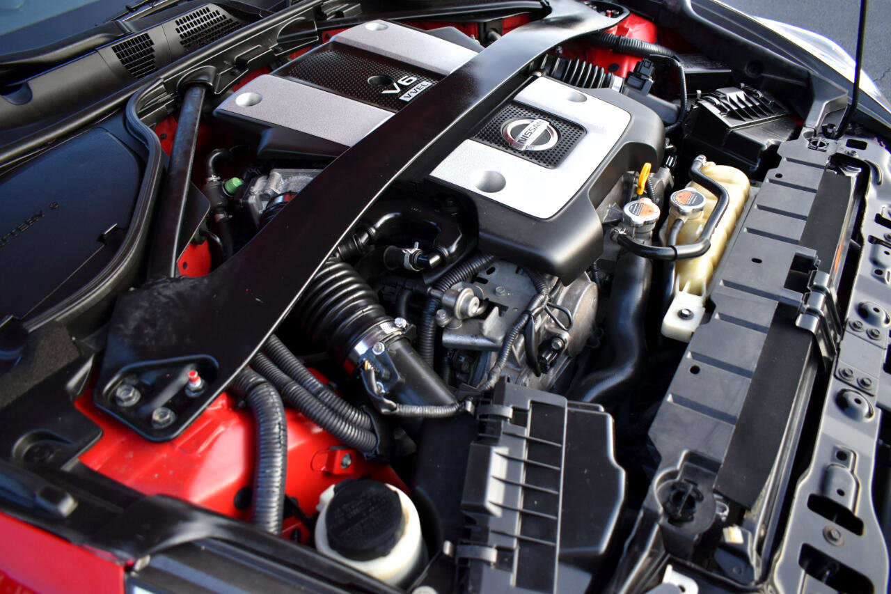 Used 2015 Nissan 370Z Coupe image 39