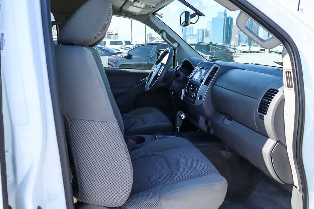 Used 2015 Nissan Frontier SV w/ SV Value Truck Package RWD image 16