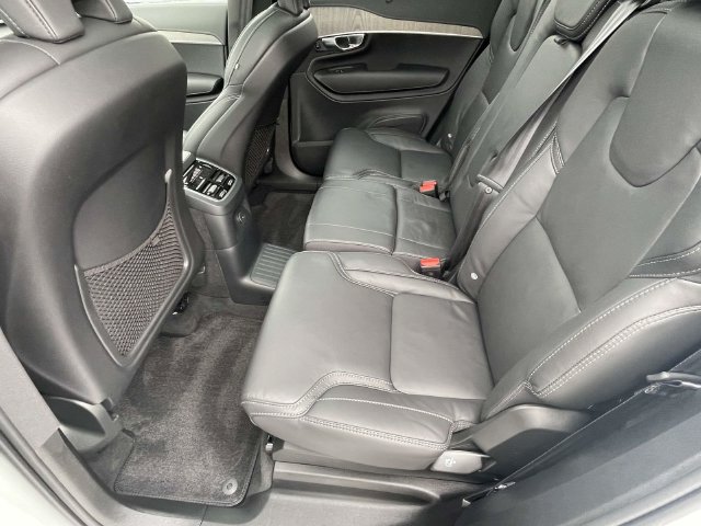 Used 2024 Volvo XC90 T8 Ultimate AWD/4WD image 12