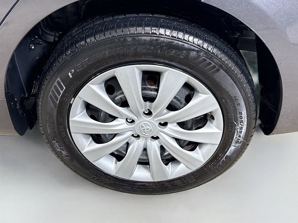 Used 2013 Toyota Corolla LE image 28