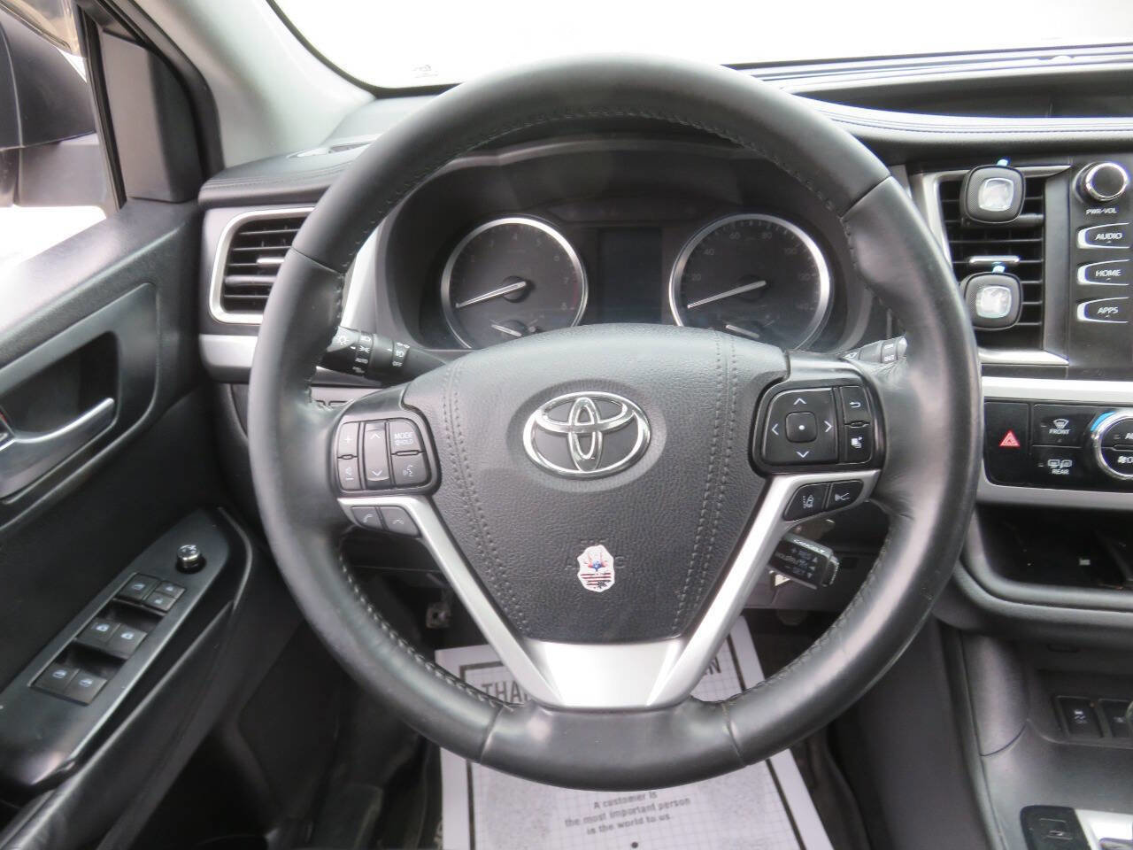 Used 2019 Toyota Highlander SE image 14