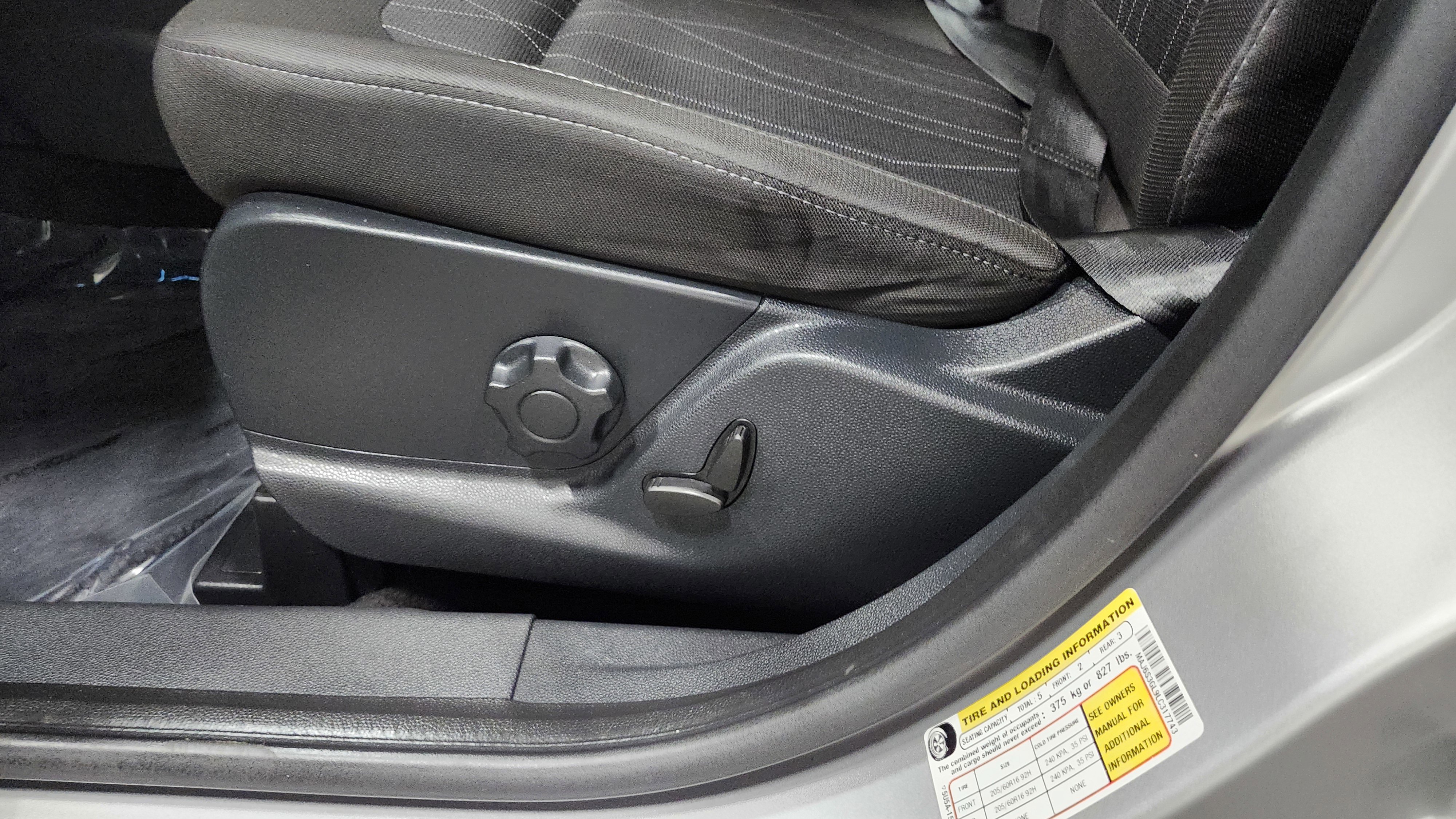 Used 2020 Ford EcoSport SE w/ SE Convenience Package image 23