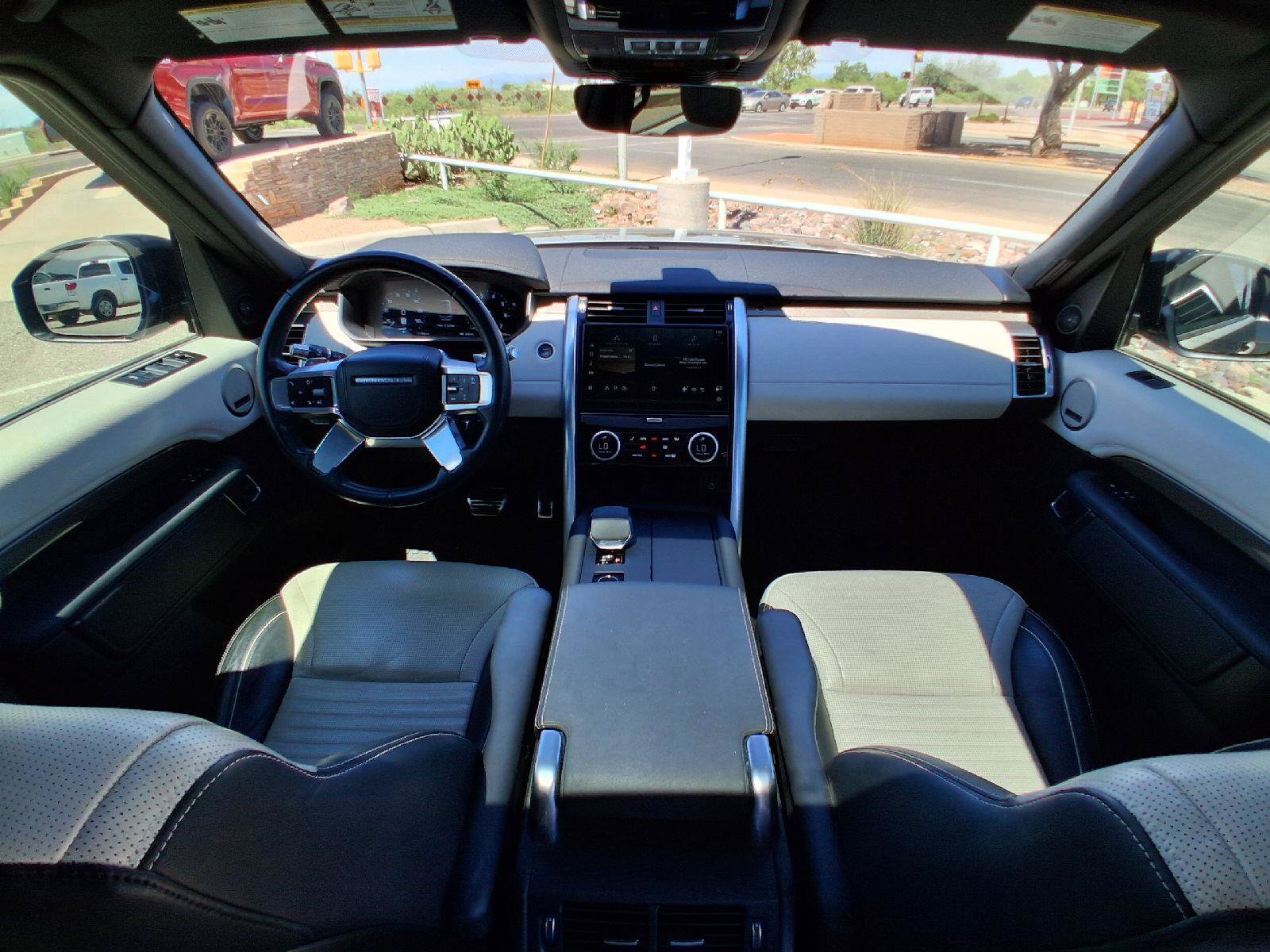 Used 2021 Land Rover Discovery HSE R-Dynamic AWD/4WD image 25
