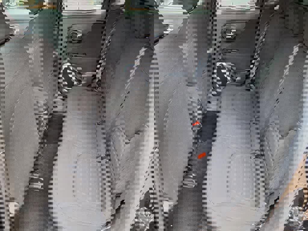 Used 2018 Jeep Renegade Latitude image 9