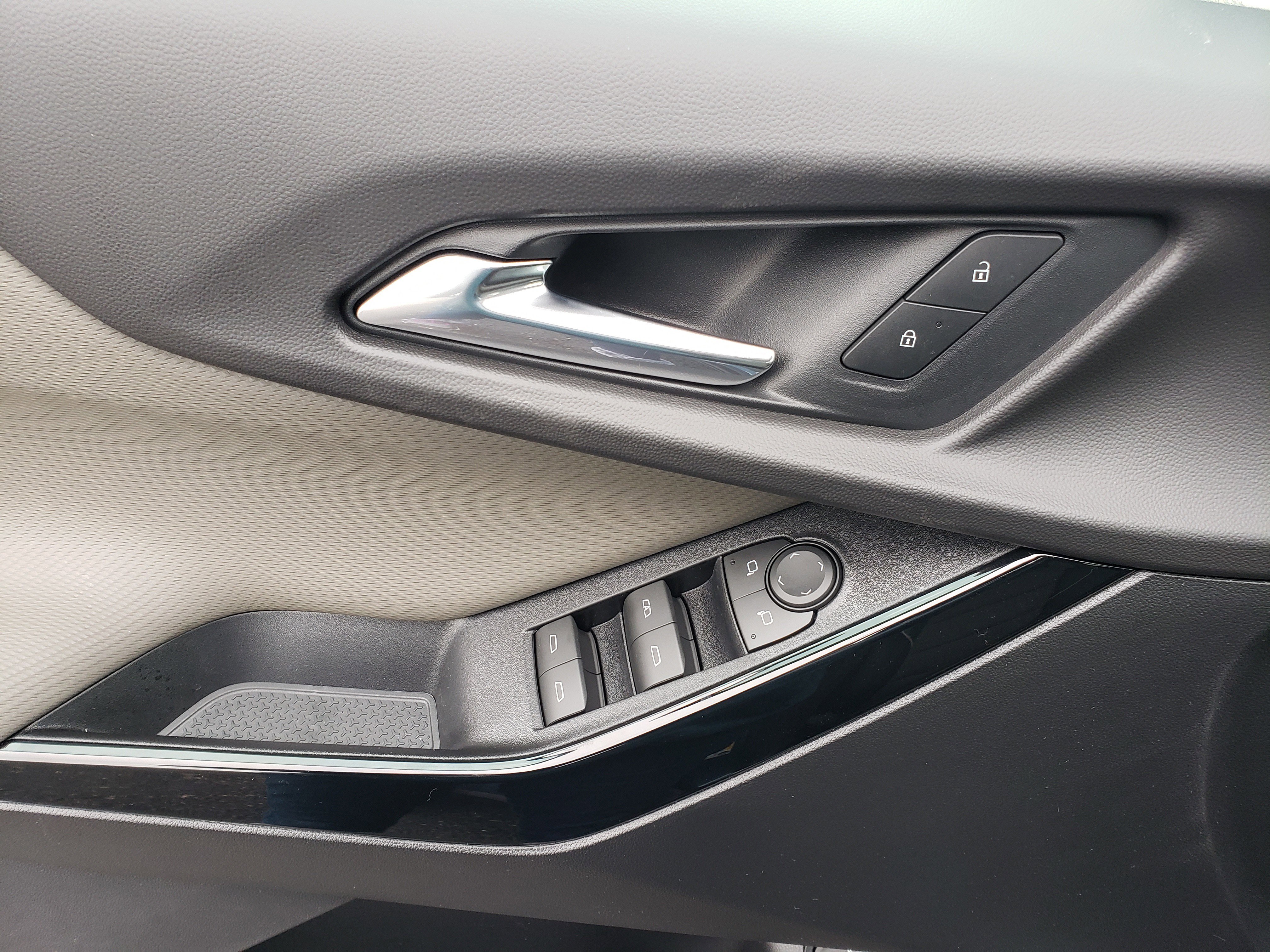 New 2026 Chevrolet Equinox LT w/ Convenience Package II image 14