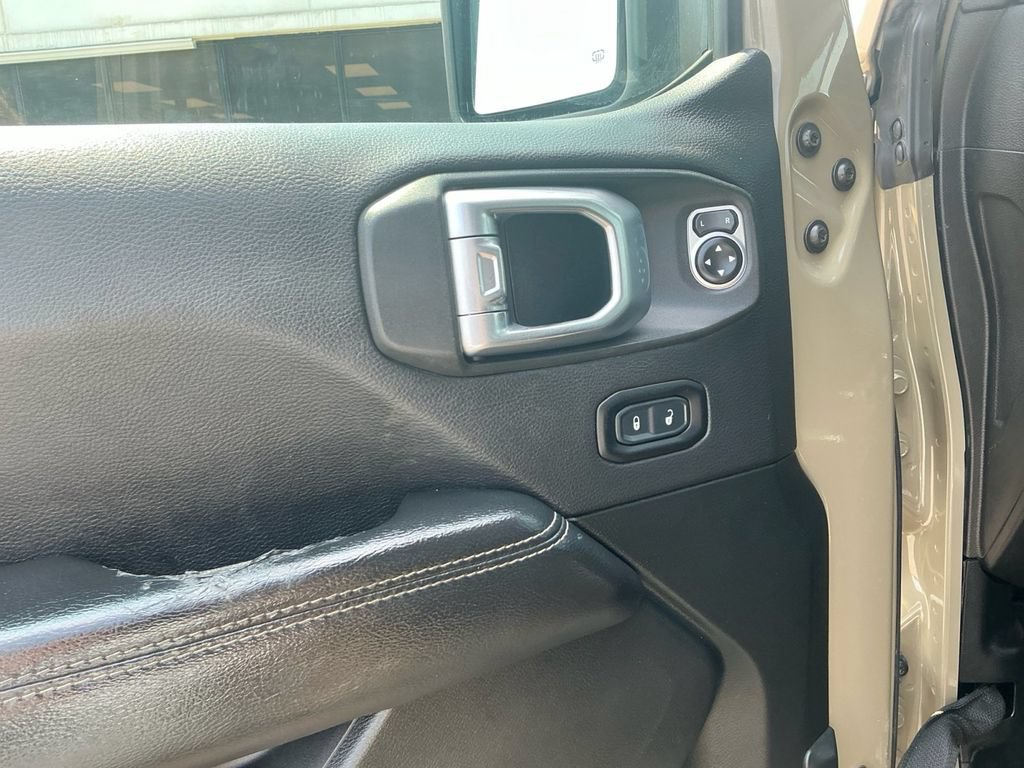 Used 2020 Jeep Gladiator Overland AWD/4WD image 16