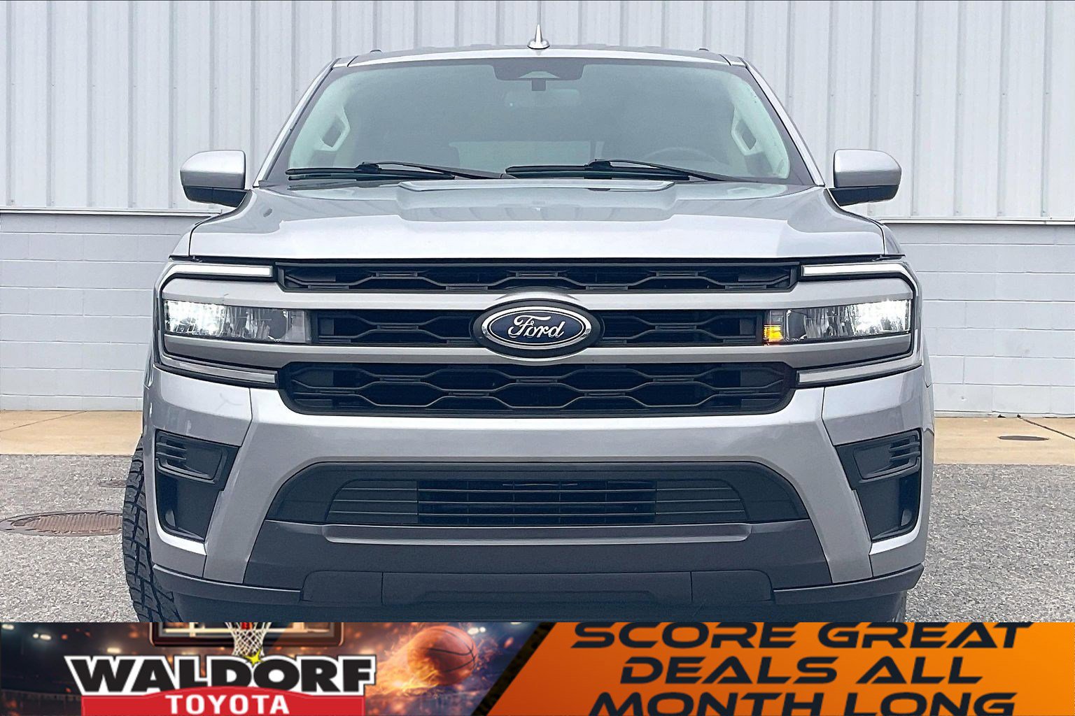 Used 2024 Ford Expedition XLT image 3