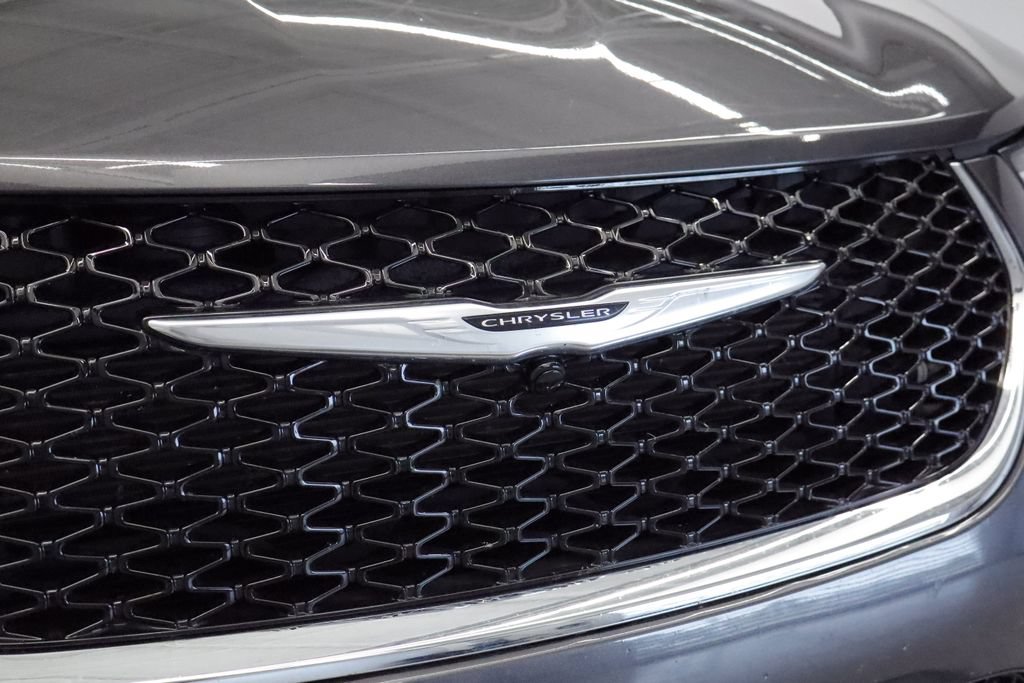 Certified 2023 Chrysler Pacifica Touring-L FWD image 12