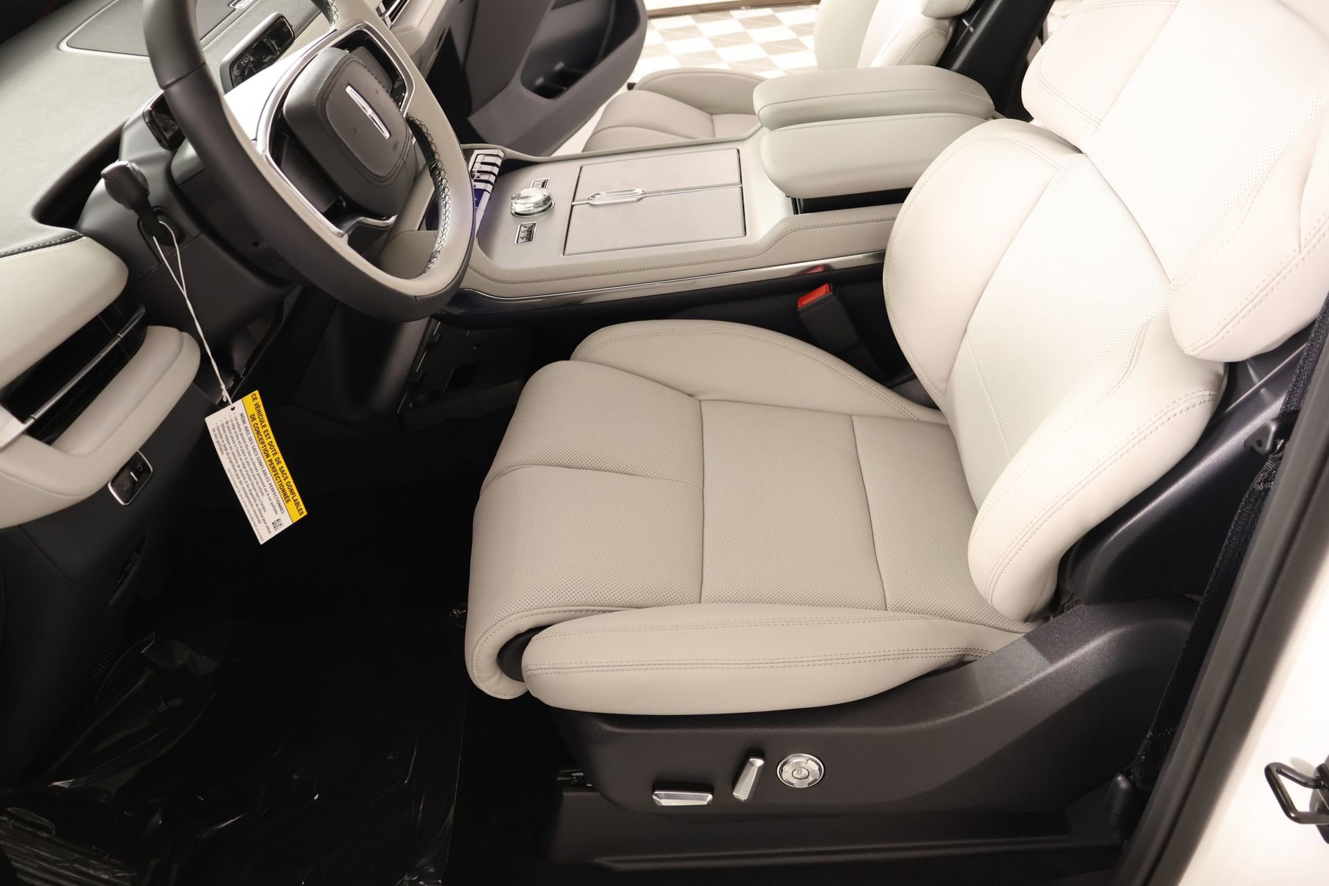 New 2026 Lincoln Navigator Premiere AWD/4WD image 11