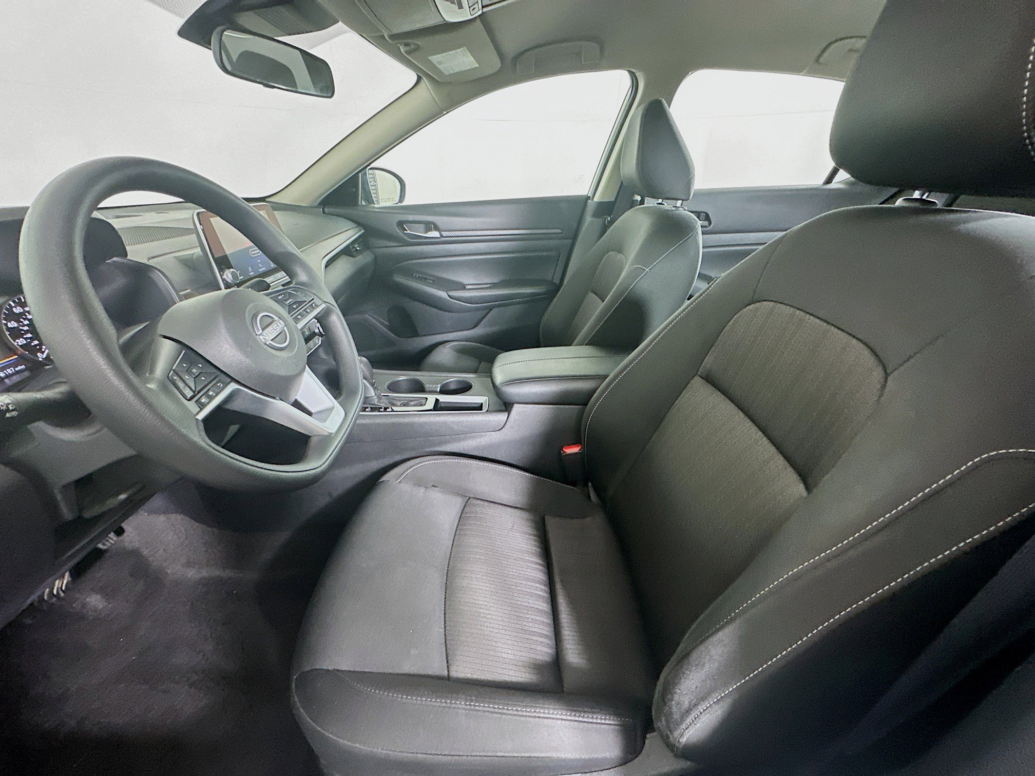 Used 2025 Nissan Altima 2.5 SV image 13