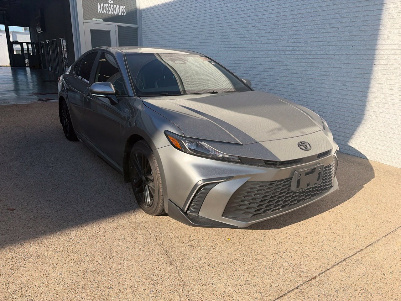 Used 2026 Toyota Camry SE w/ Convenience Package FWD image 1