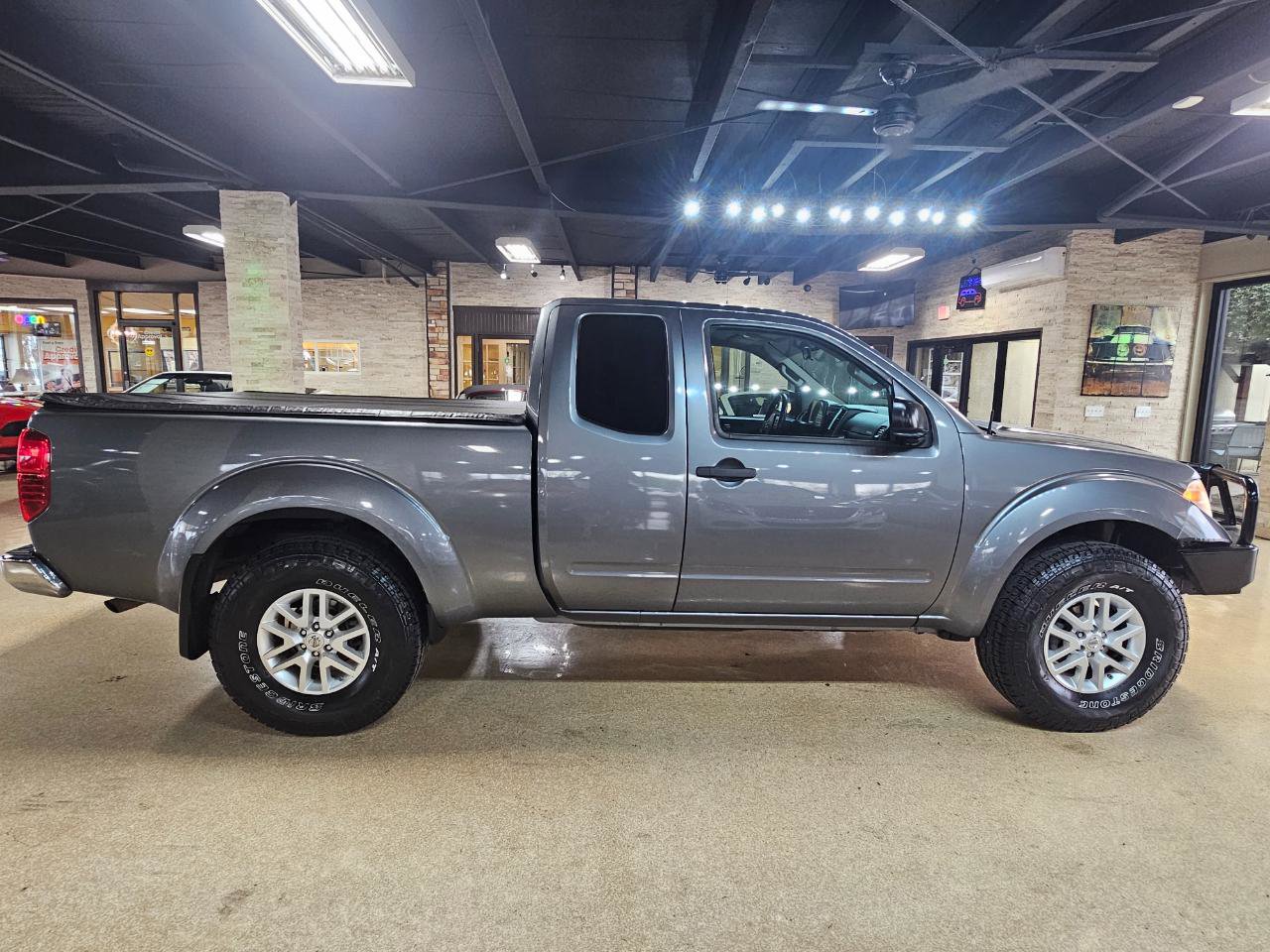 Used 2017 Nissan Frontier SV image 8