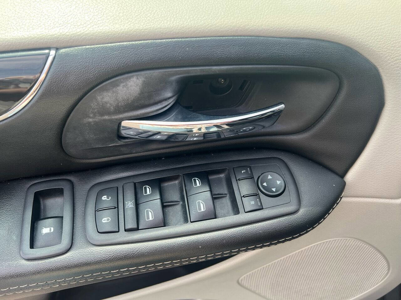 Used 2019 Dodge Grand Caravan SXT image 27