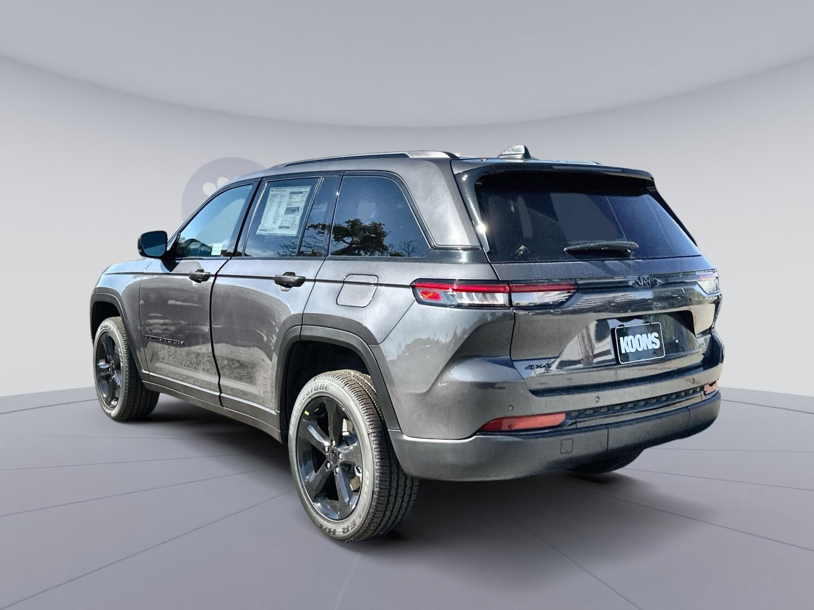 New 2025 Jeep Grand Cherokee Laredo image 4