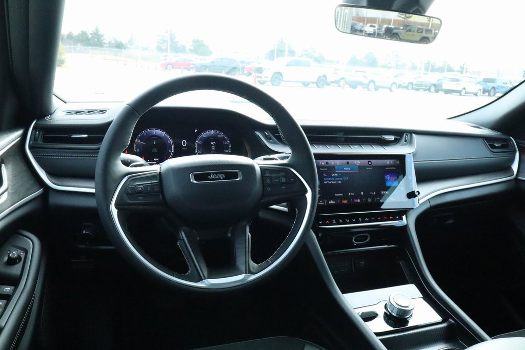 New 2026 Jeep Grand Cherokee Laredo image 2