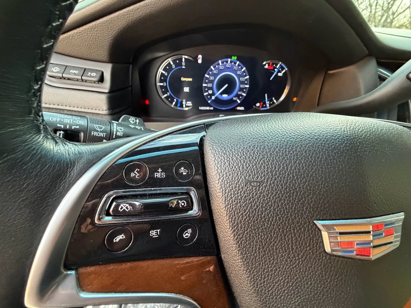 Used 2018 Cadillac Escalade ESV Luxury AWD/4WD image 14