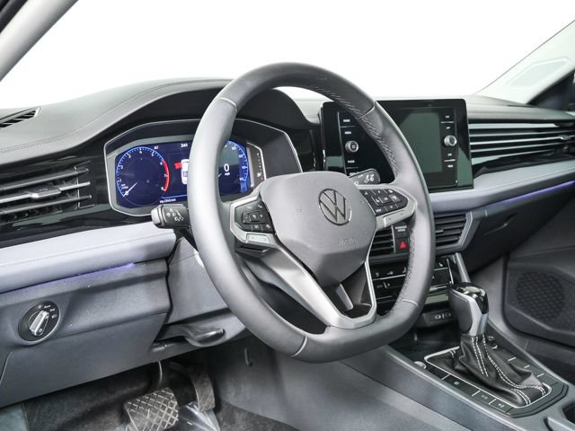 Used 2025 Volkswagen Jetta SEL FWD image 4