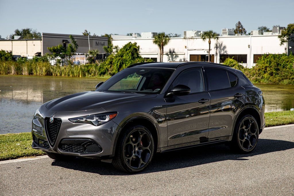 New 2025 Alfa Romeo Stelvio Sprint image 7
