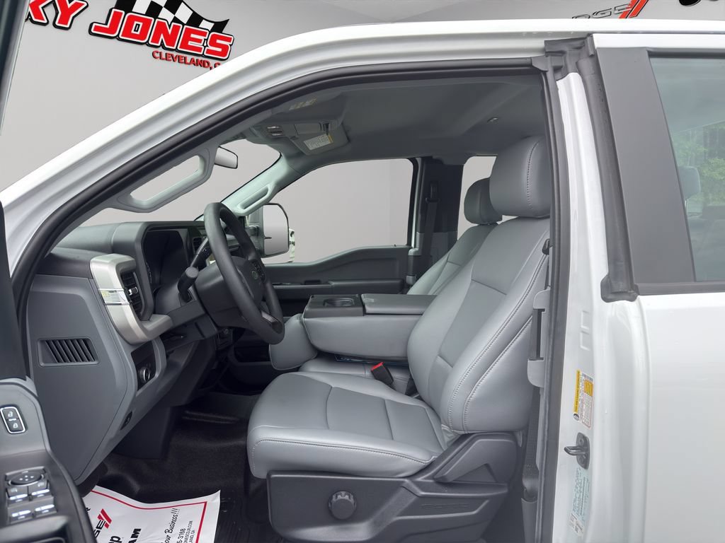 Used 2025 Ford F250 XL w/ 360-Degree Camera Package RWD image 4