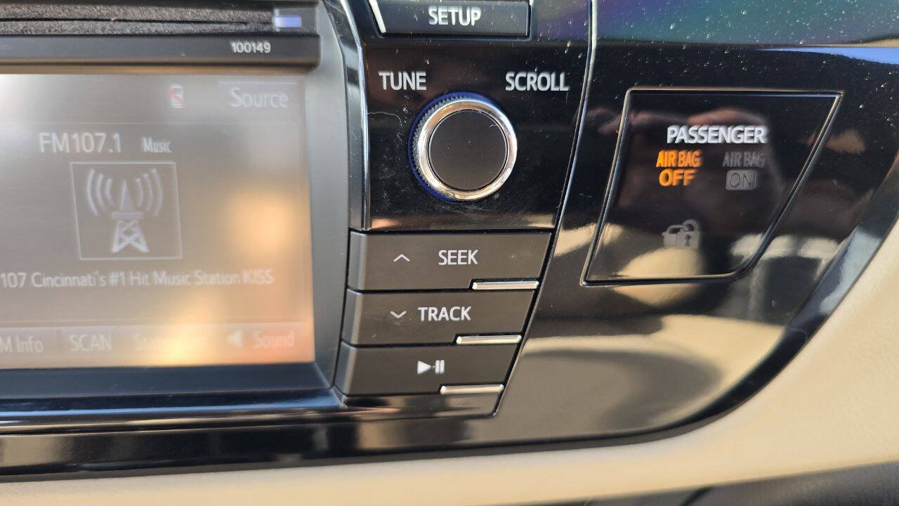 Used 2015 Toyota Corolla LE FWD image 23