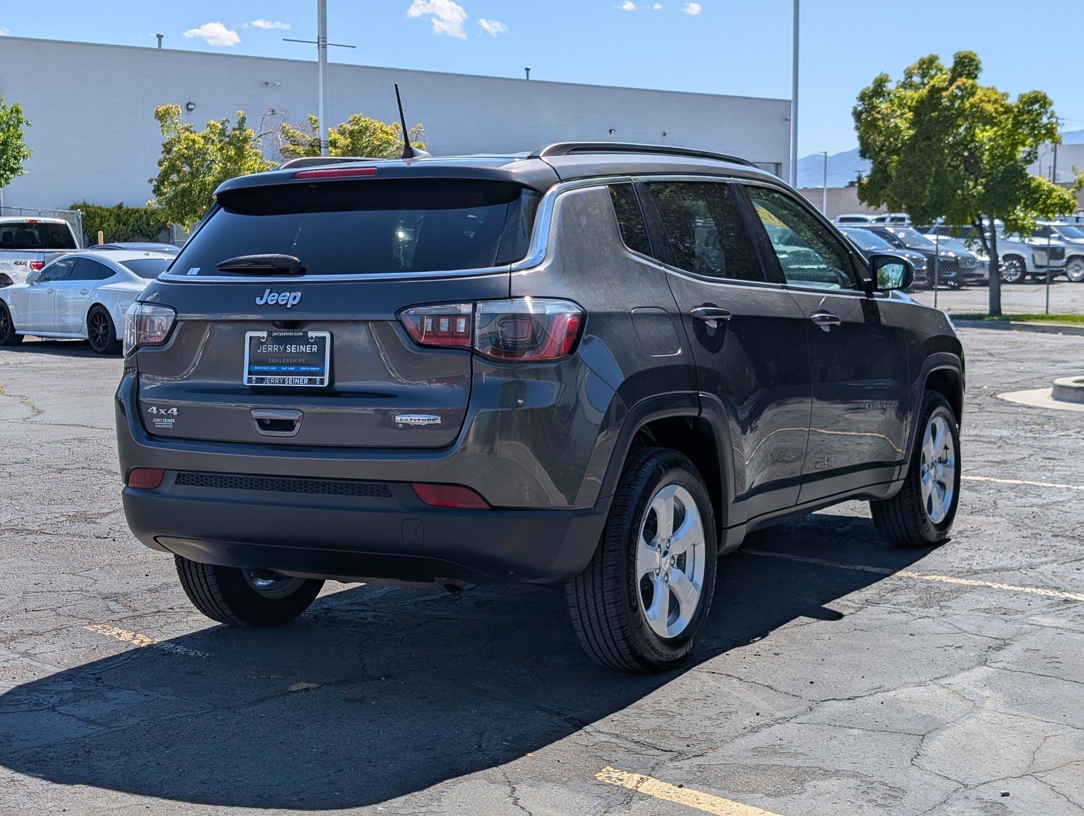 Used 2020 Jeep Compass Latitude w/ Popular Equipment Group AWD/4WD image 5