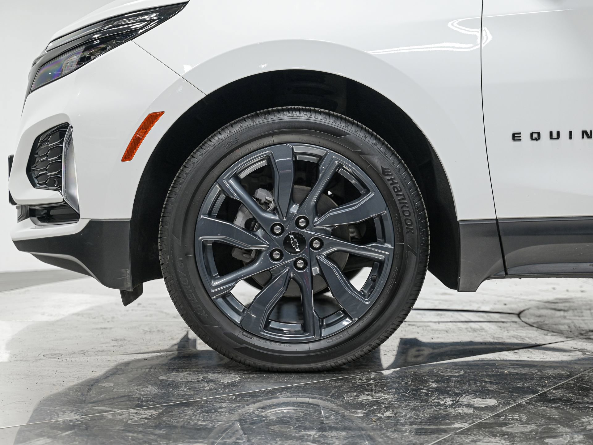 Used 2023 Chevrolet Equinox RS w/ RS Leather Package image 3