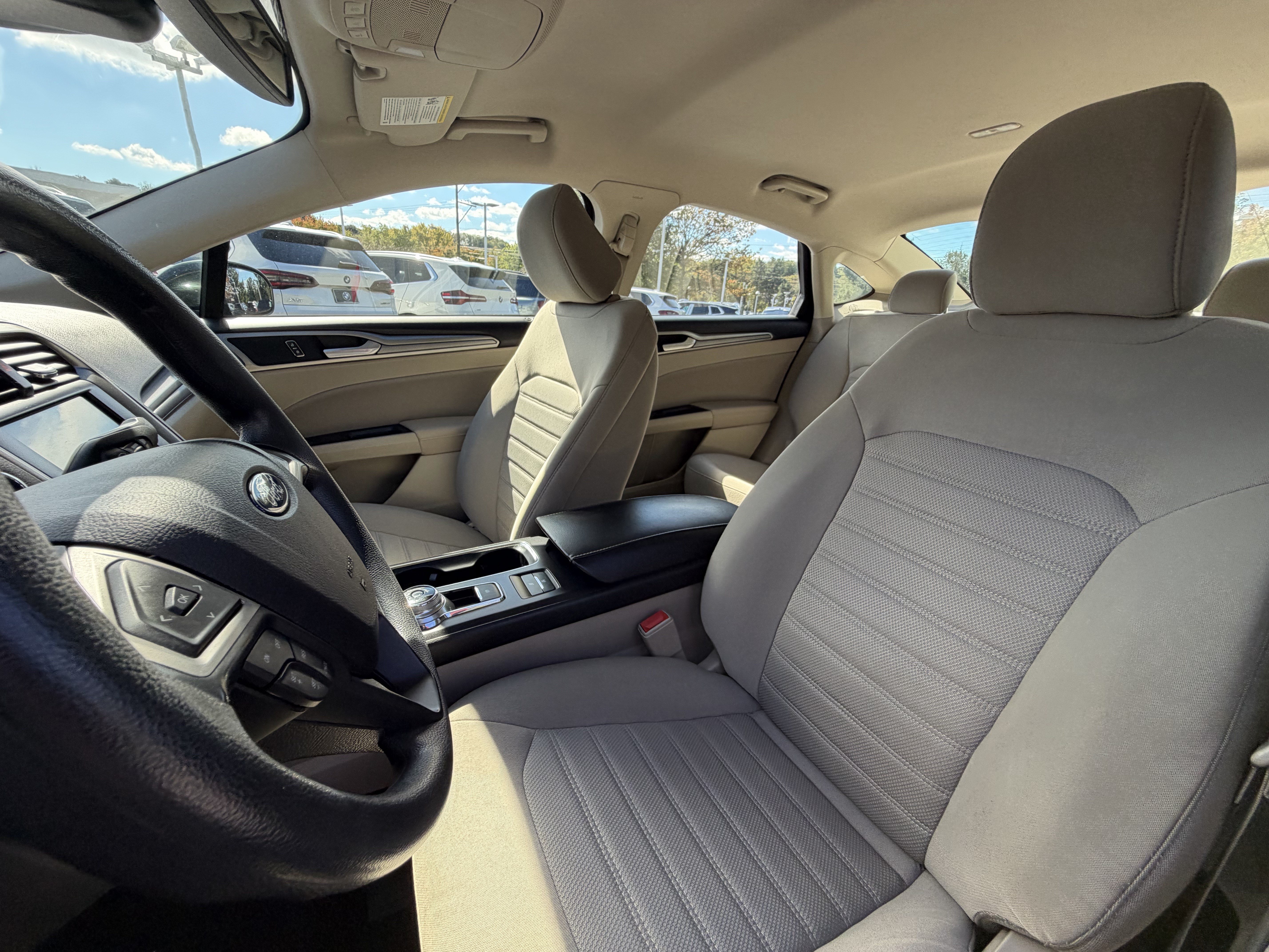 Used 2020 Ford Fusion SE FWD image 8