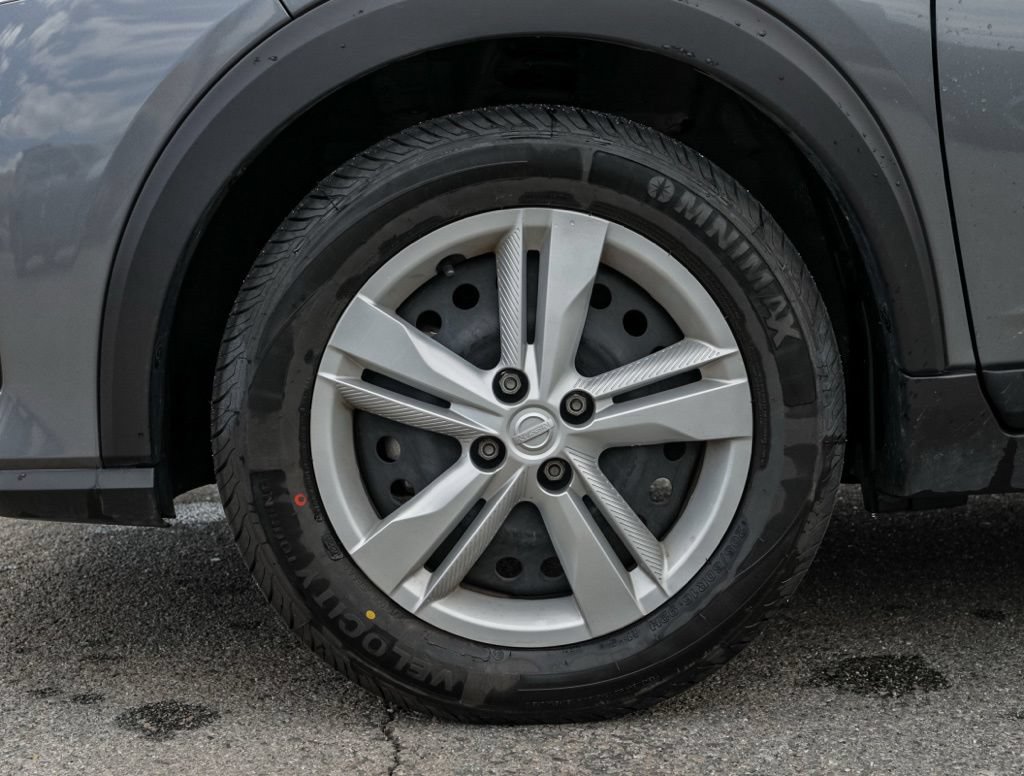 Used 2024 Nissan Kicks S FWD image 11