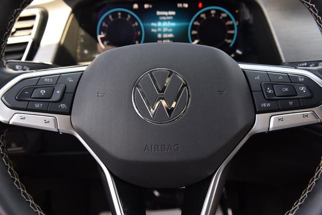 Used 2025 Volkswagen Atlas Cross Sport SE FWD image 18