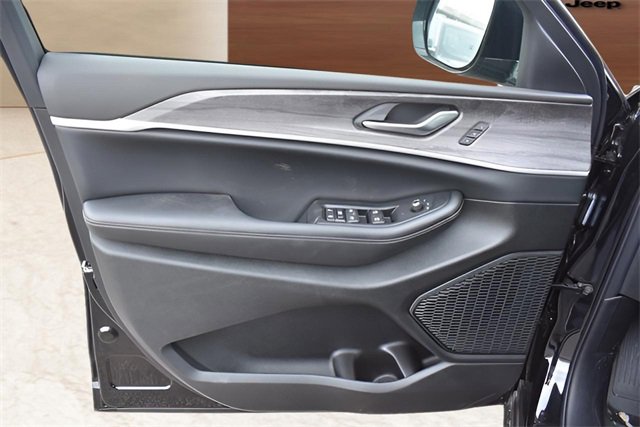 Used 2024 Jeep Grand Cherokee L Limited w/ Trailer Tow Package image 8