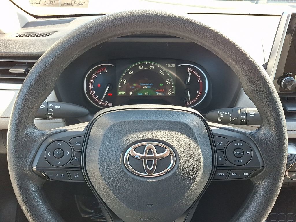 Used 2025 Toyota RAV4 XLE image 19