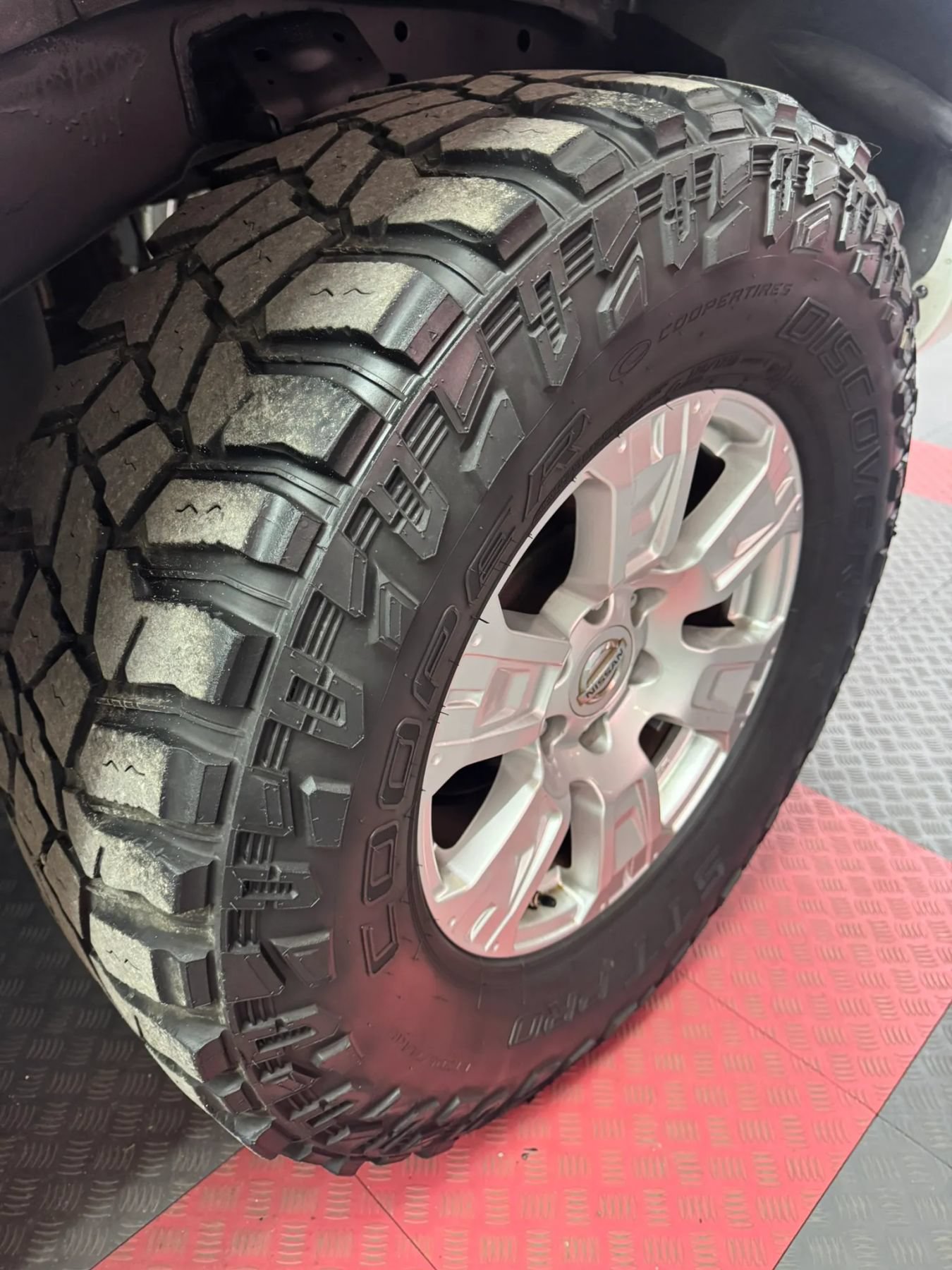 Used 2017 Nissan Titan SV RWD image 11