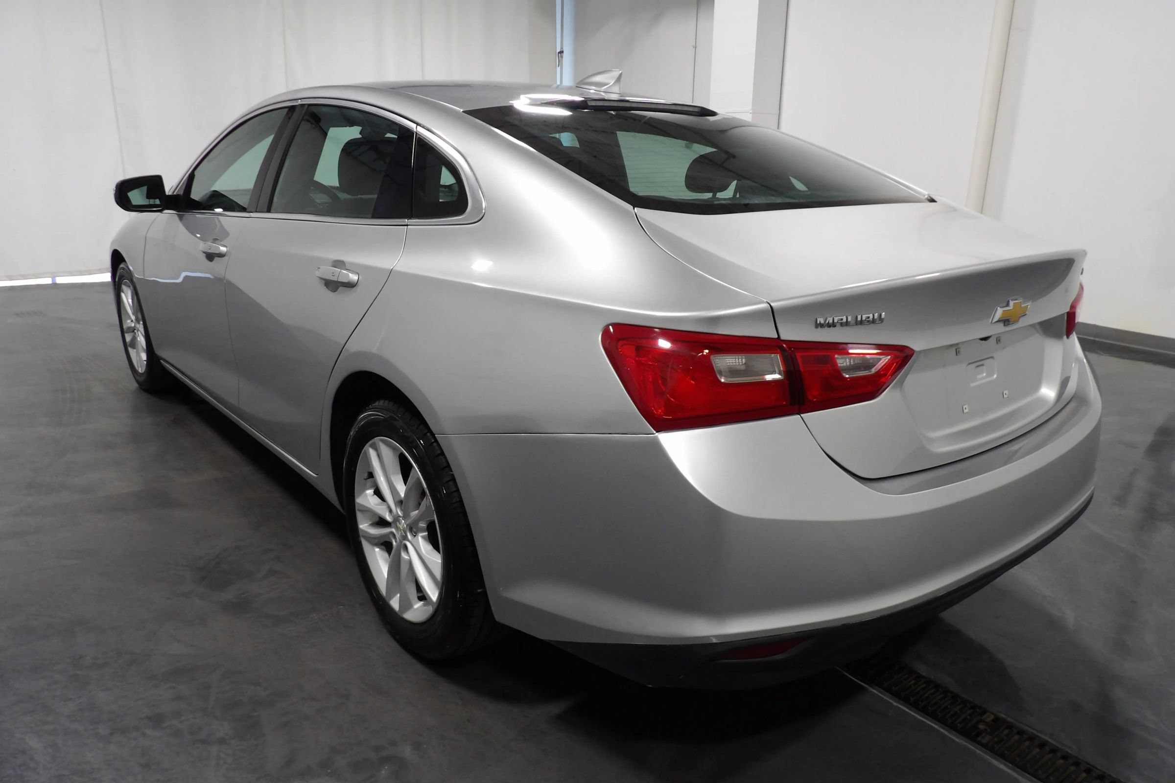 Used 2018 Chevrolet Malibu LT FWD image 6