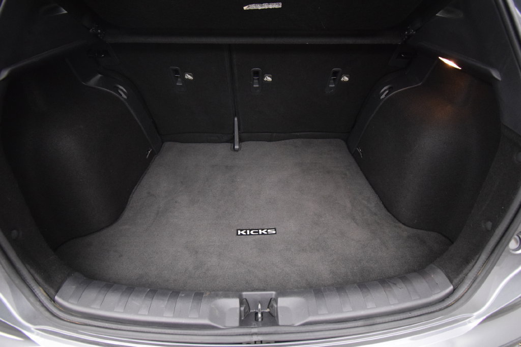 Used 2021 Nissan Kicks SR w/ SR Premium Package FWD image 23