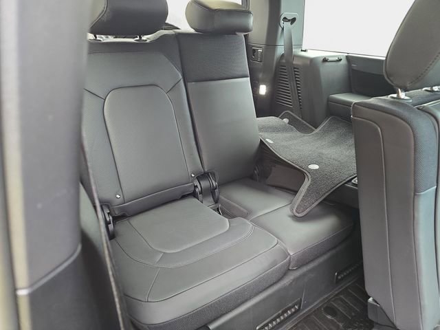 Used 2025 Land Rover Defender 130 V8 image 16