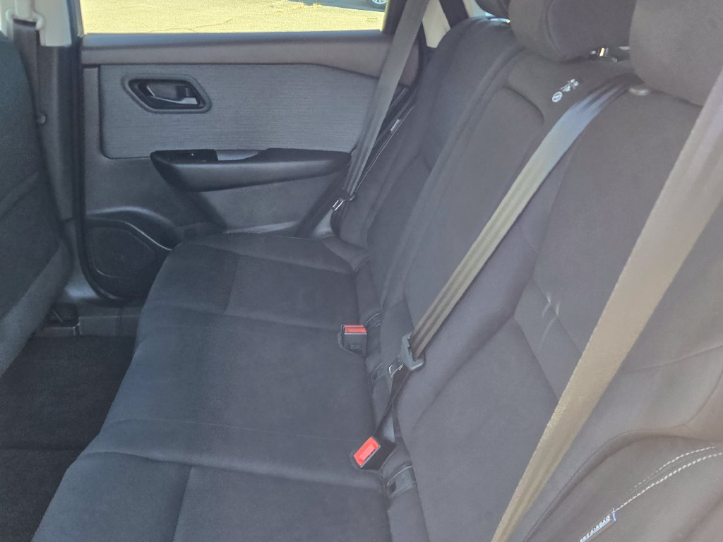 Used 2023 Nissan Rogue S AWD/4WD image 11