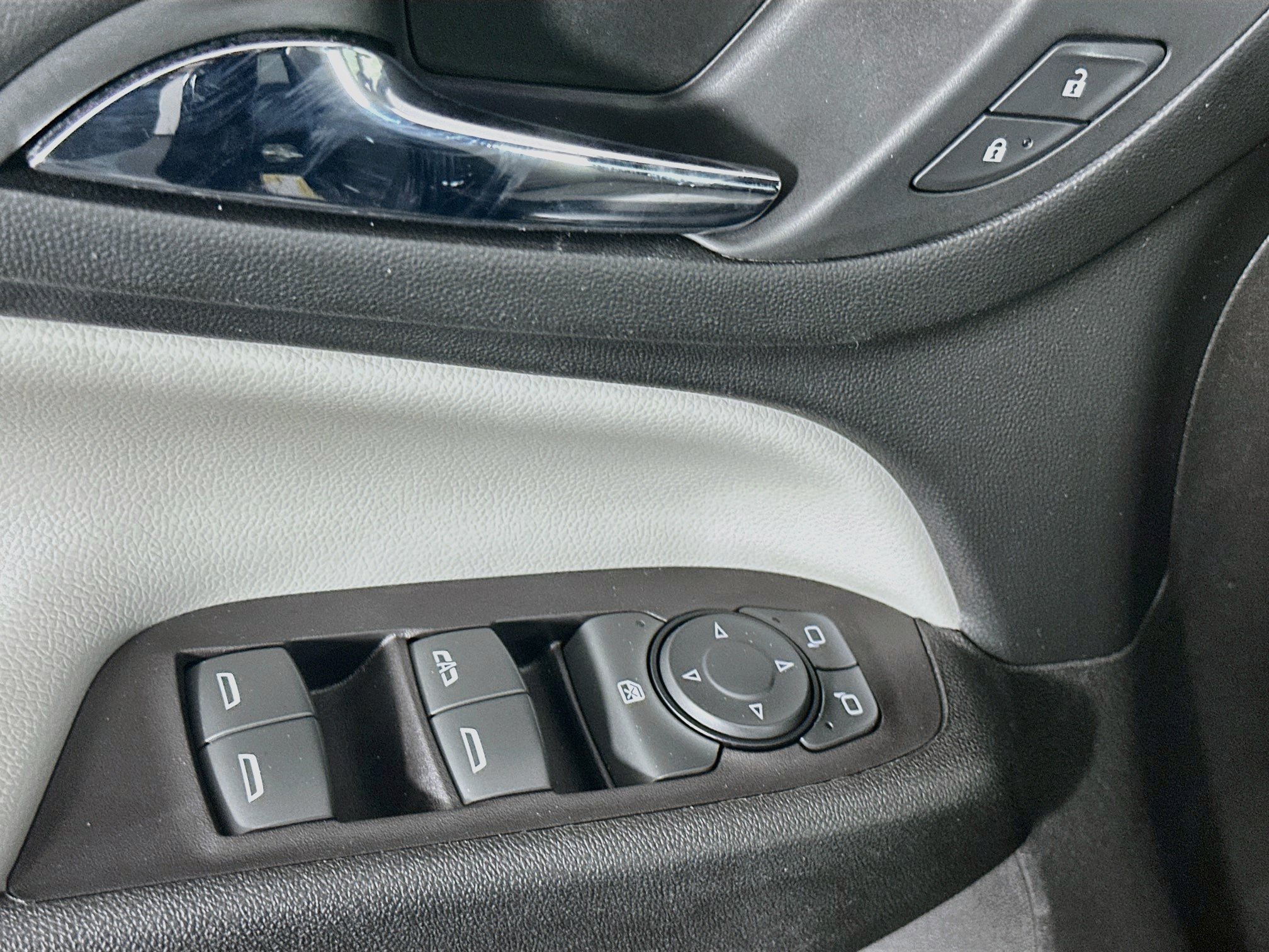 Used 2020 Chevrolet Equinox LT FWD image 15