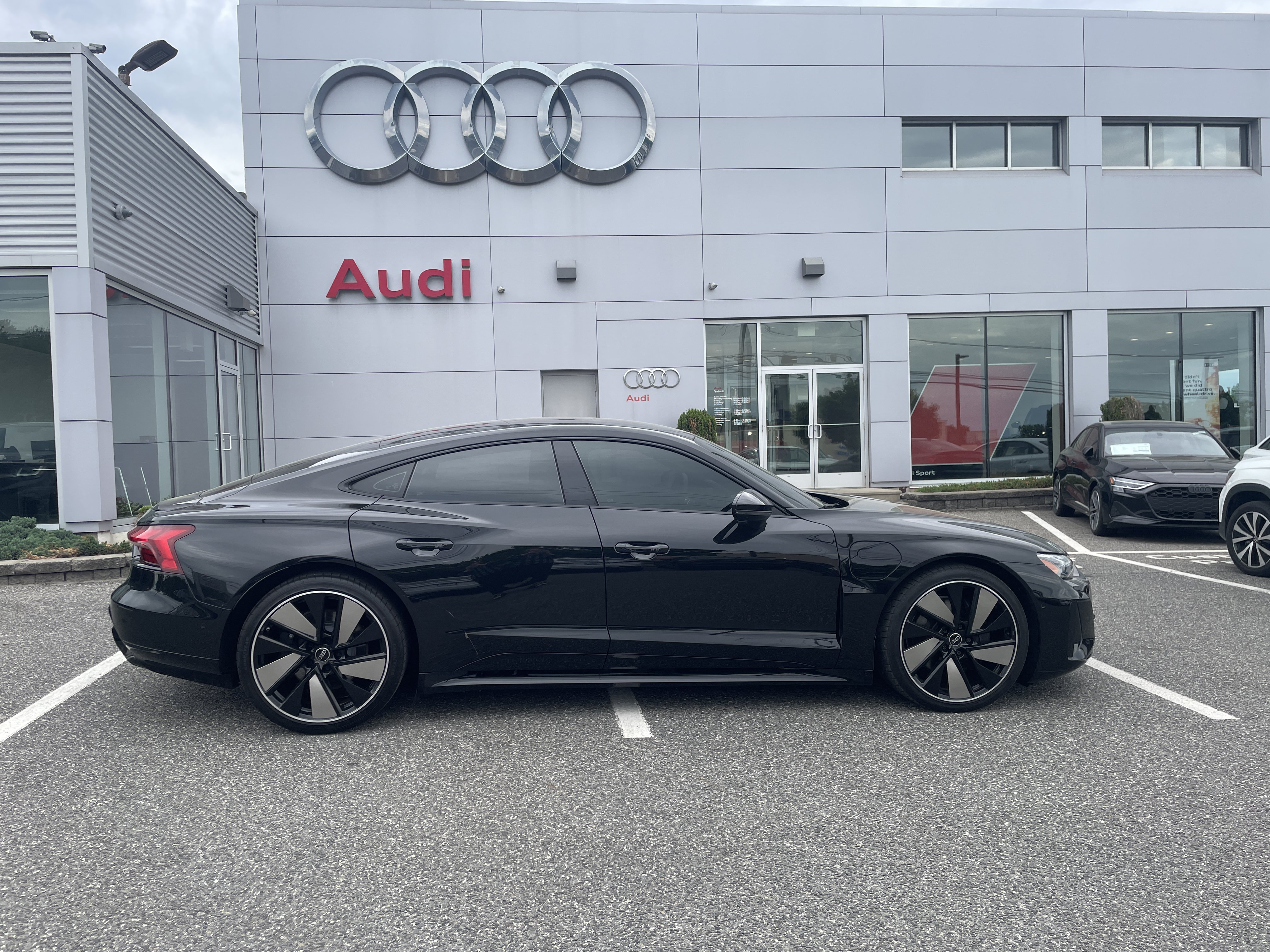 Certified 2024 Audi e-tron GT Prestige w/ Prestige Package AWD/4WD image 3