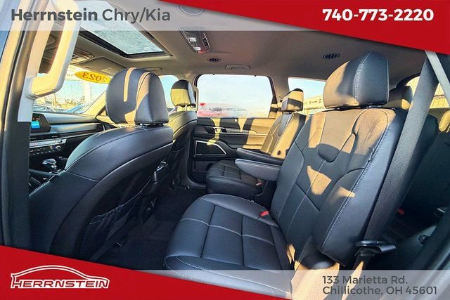 Used 2024 Kia Telluride EX w/ EX Captain's Chair Package image 22