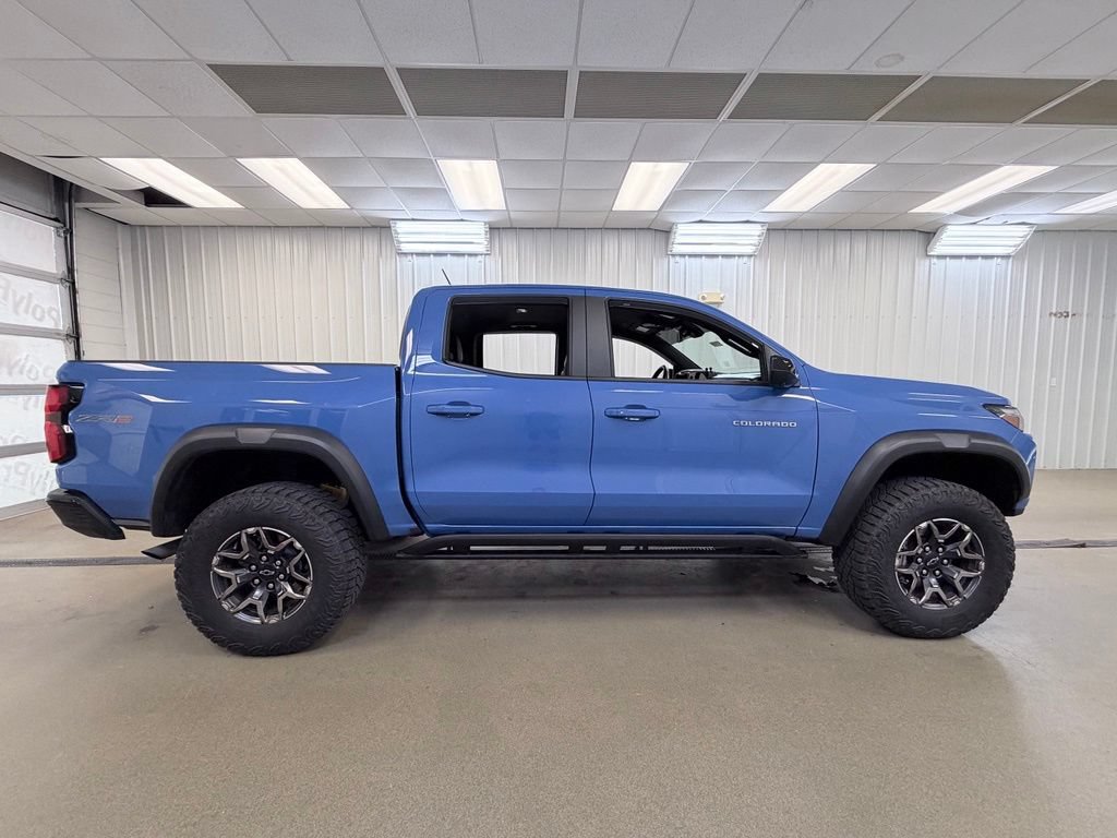 Used 2025 Chevrolet Colorado ZR2 w/ Technology Package AWD/4WD image 5