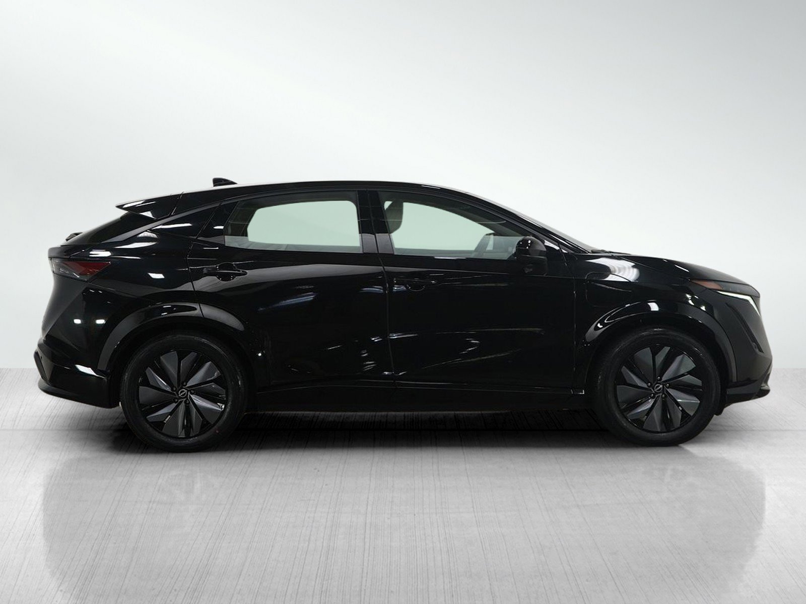 Used 2023 Nissan Ariya AWD image 6