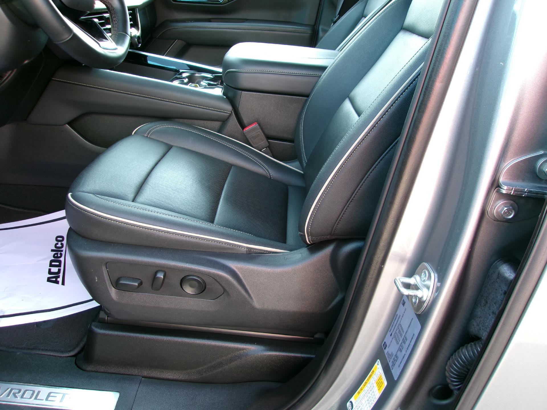 Certified 2025 Chevrolet Suburban Premier AWD/4WD image 10