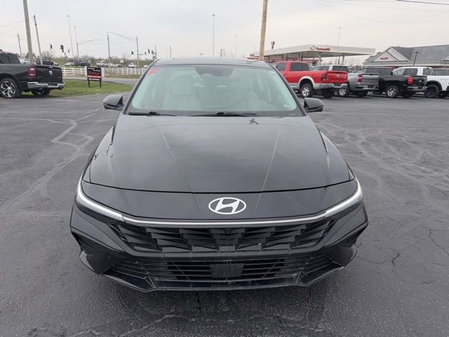 Used 2024 Hyundai Elantra Limited image 2