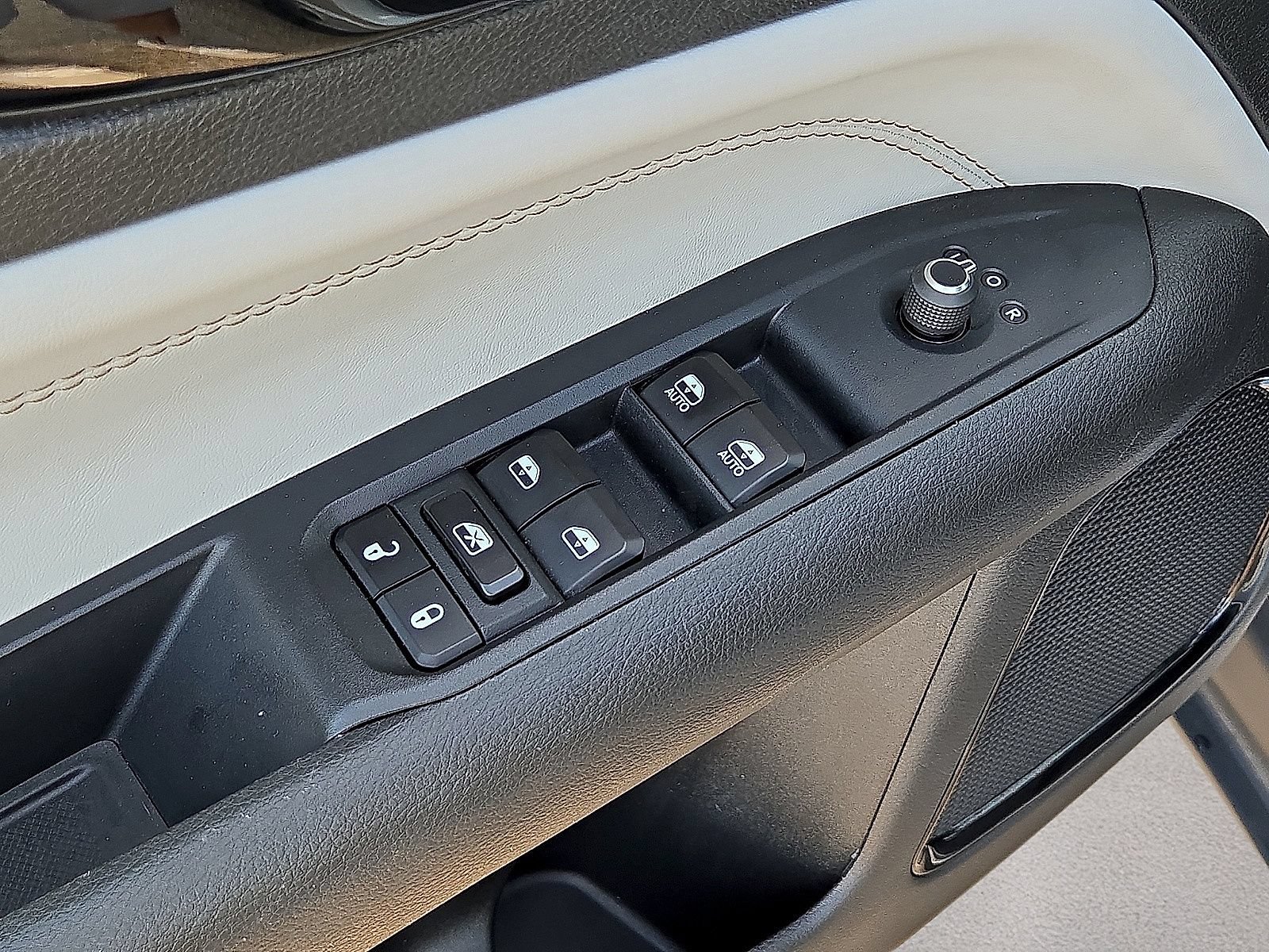 Used 2025 Jeep Compass Limited AWD/4WD image 23