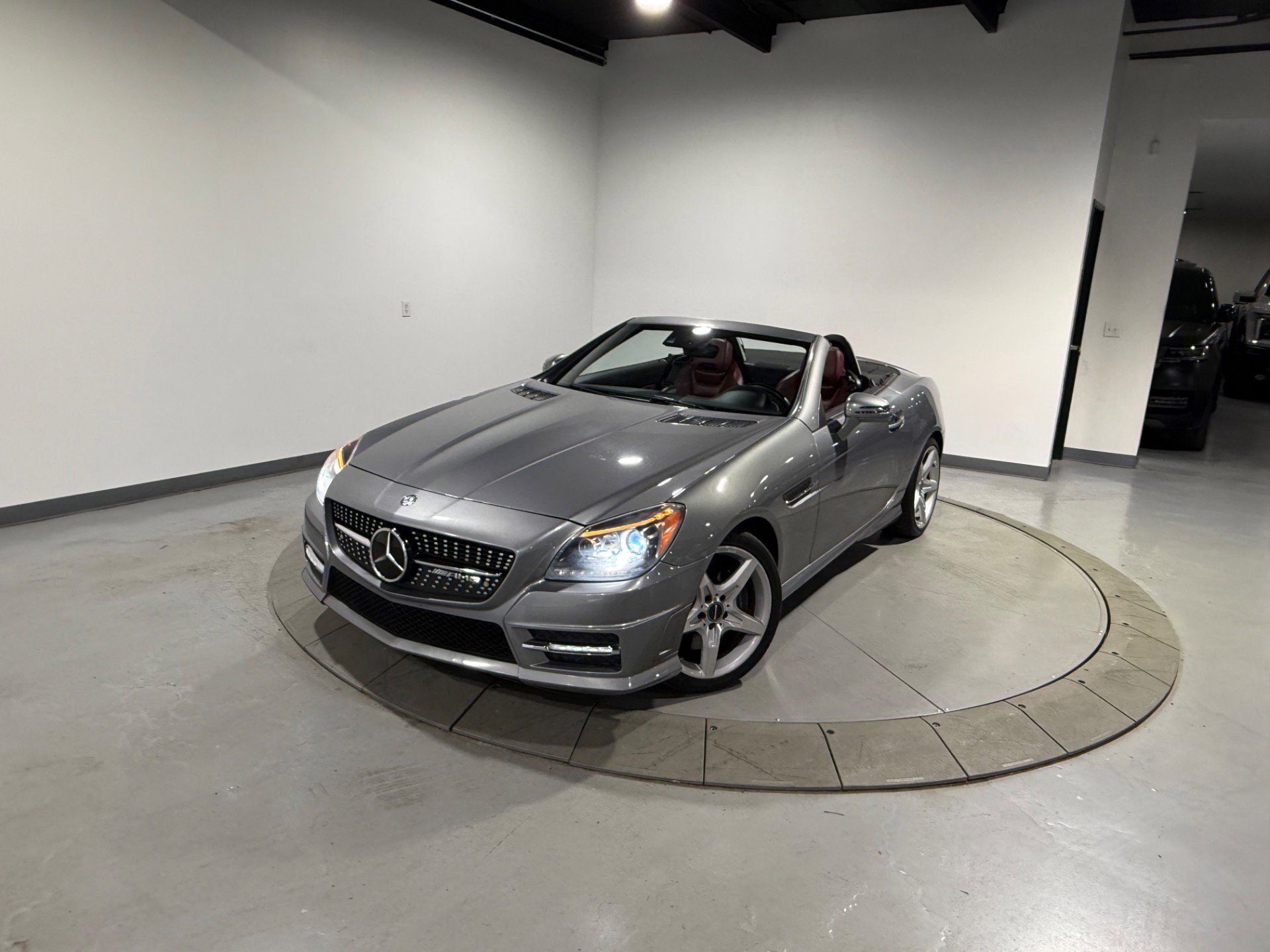 Used 2015 Mercedes-Benz SLK 350 image 4